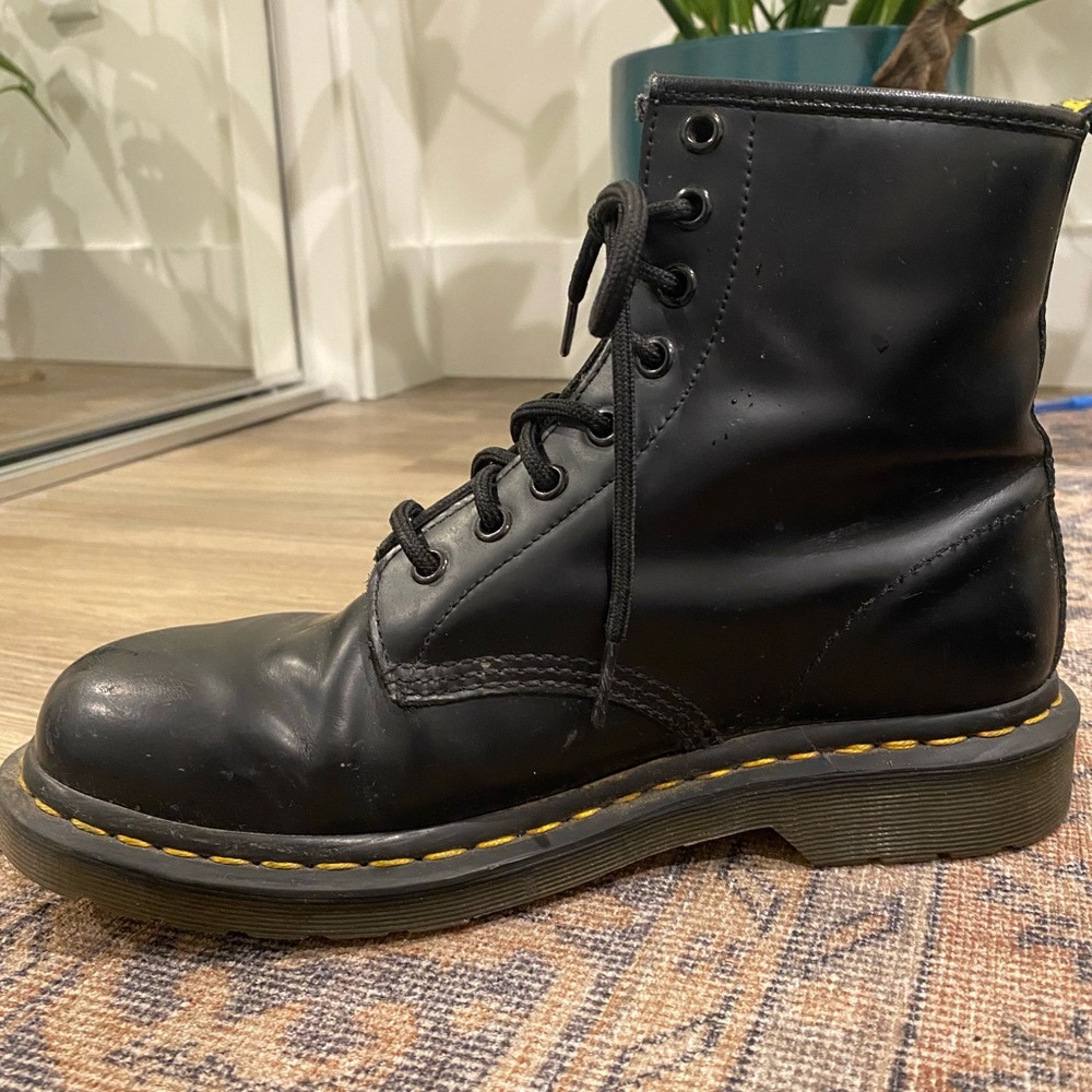 Black smooth leather doc marten boots
